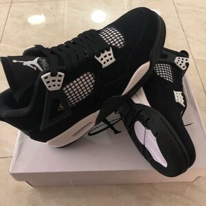 Air Jordan 4 Retro “White Thunder” in black